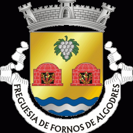 Brasão heráldico com coroa merlada, uva, dois fornos vermelhos e ondas azuis