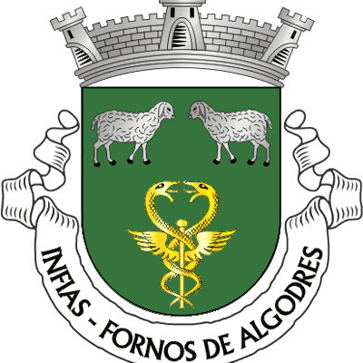 Brasão com coroa, duas ovelhas, símbolos heráldicos e inscrição Infias Fornos de Algodres
