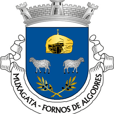 Brasão de Muxagata com castelo dourado, duas cabras, louros cruzados e coroa