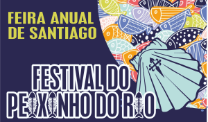 Cartaz com texto Feira Anual de Santiago e Festival do Peixinho do Rio, decoração de peixes coloridos e fundo azul-escuro.